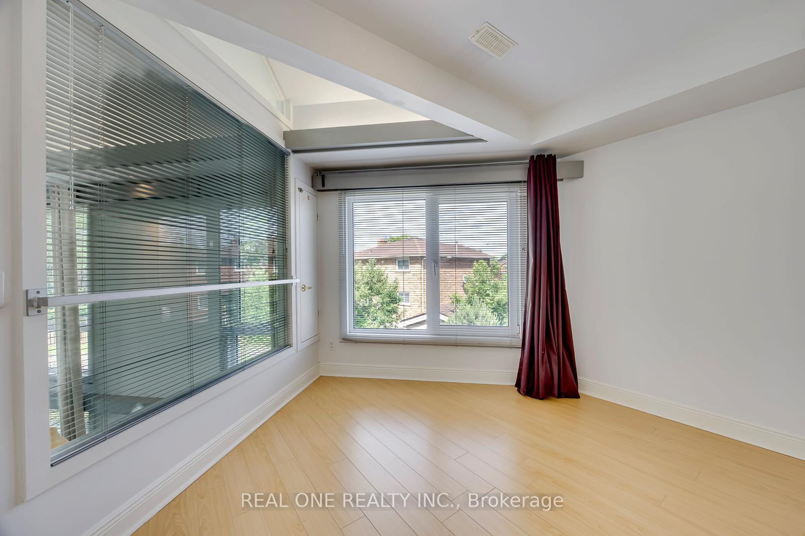Photo 32 of 71 Stock Avenue, Etobicoke, Islington-City Centre West — HOMEH