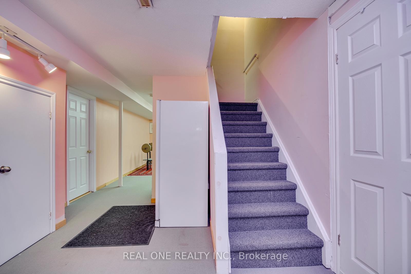 Photo 38 of 71 Stock Avenue, Etobicoke, Islington-City Centre West — HOMEH