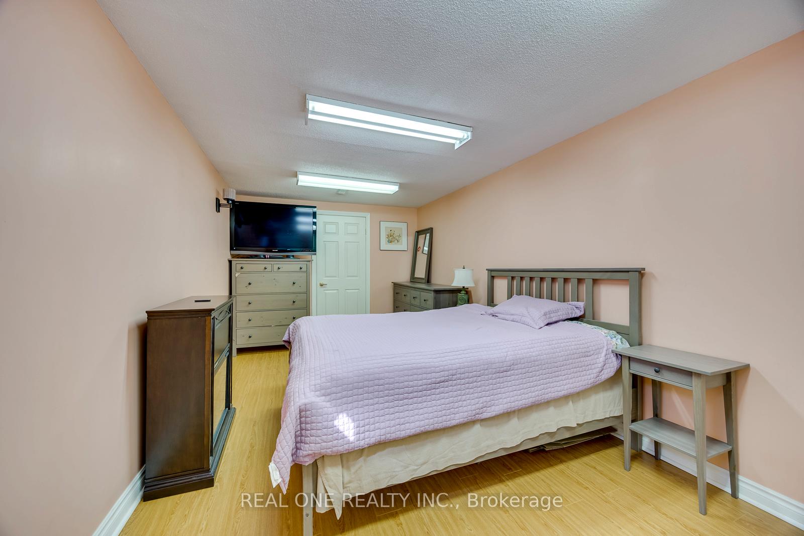 Photo 40 of 71 Stock Avenue, Etobicoke, Islington-City Centre West — HOMEH