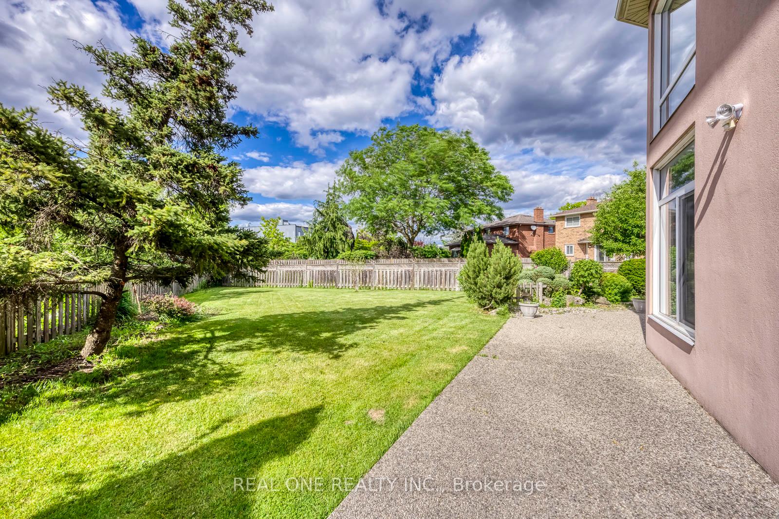 Photo 47 of 71 Stock Avenue, Etobicoke, Islington-City Centre West — HOMEH