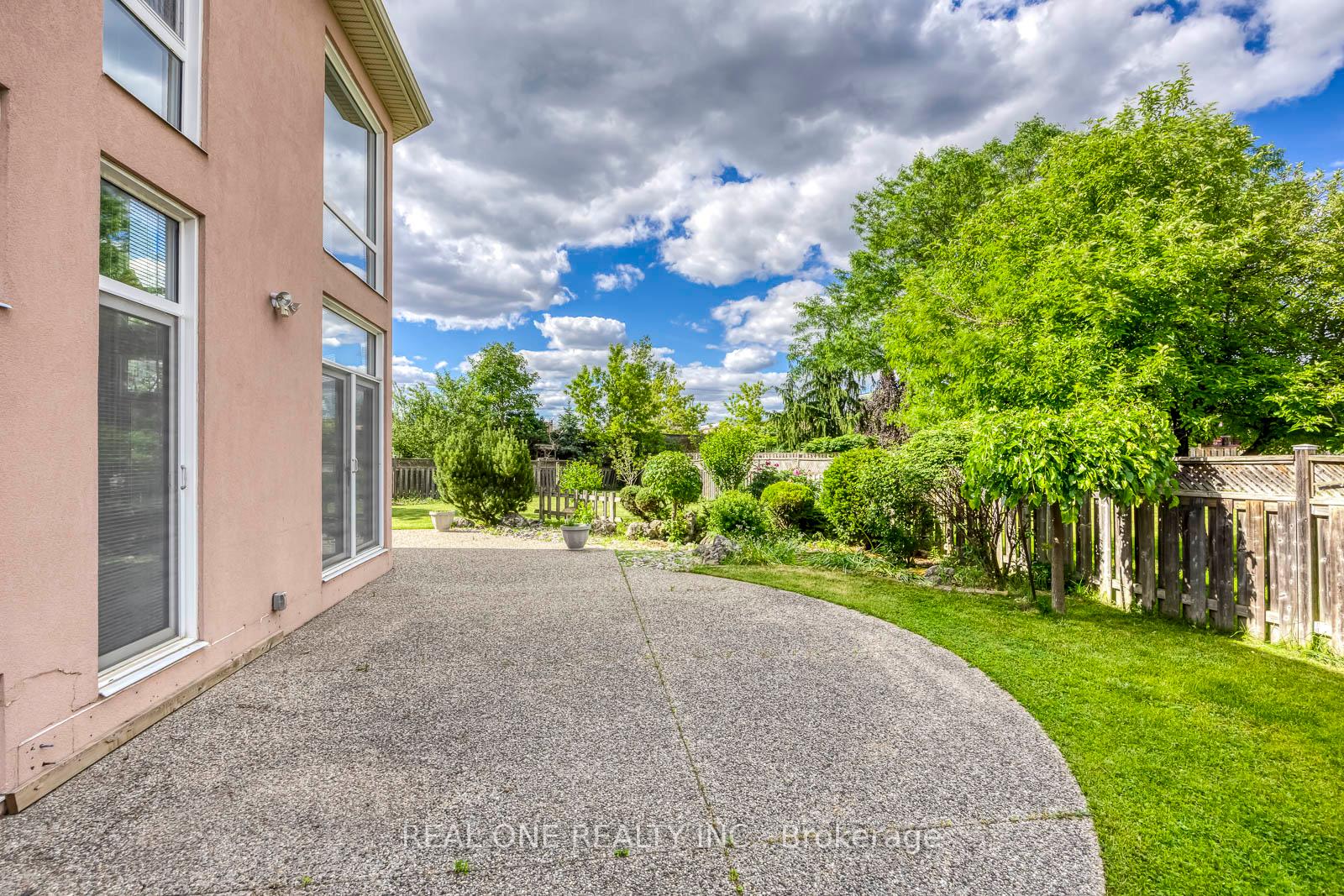 Photo 49 of 71 Stock Avenue, Etobicoke, Islington-City Centre West — HOMEH