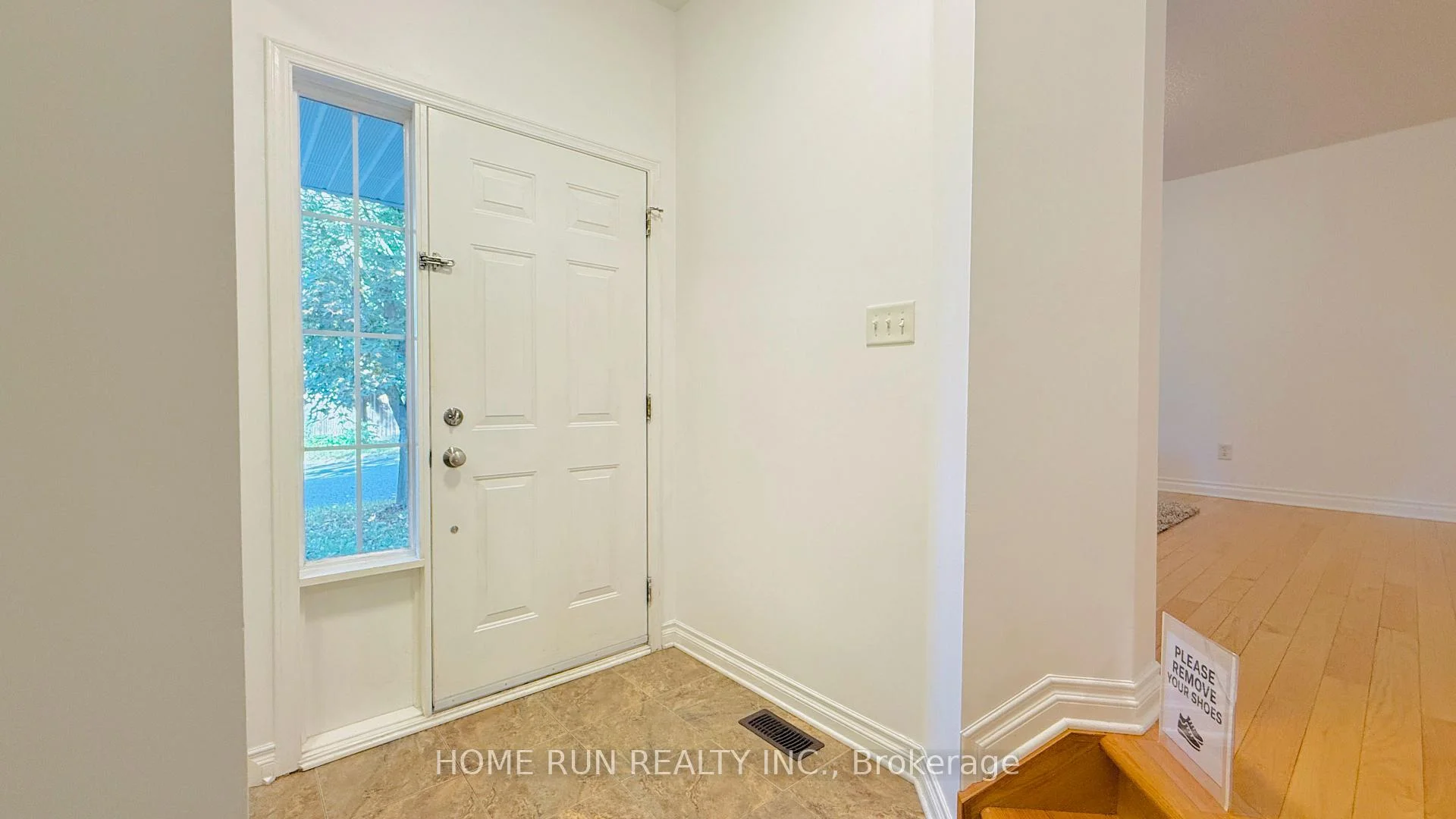Photo 4 of 41 Brechin Crescent, Ottawa, Kanata - Morgan's Grant/South March — HOMEH