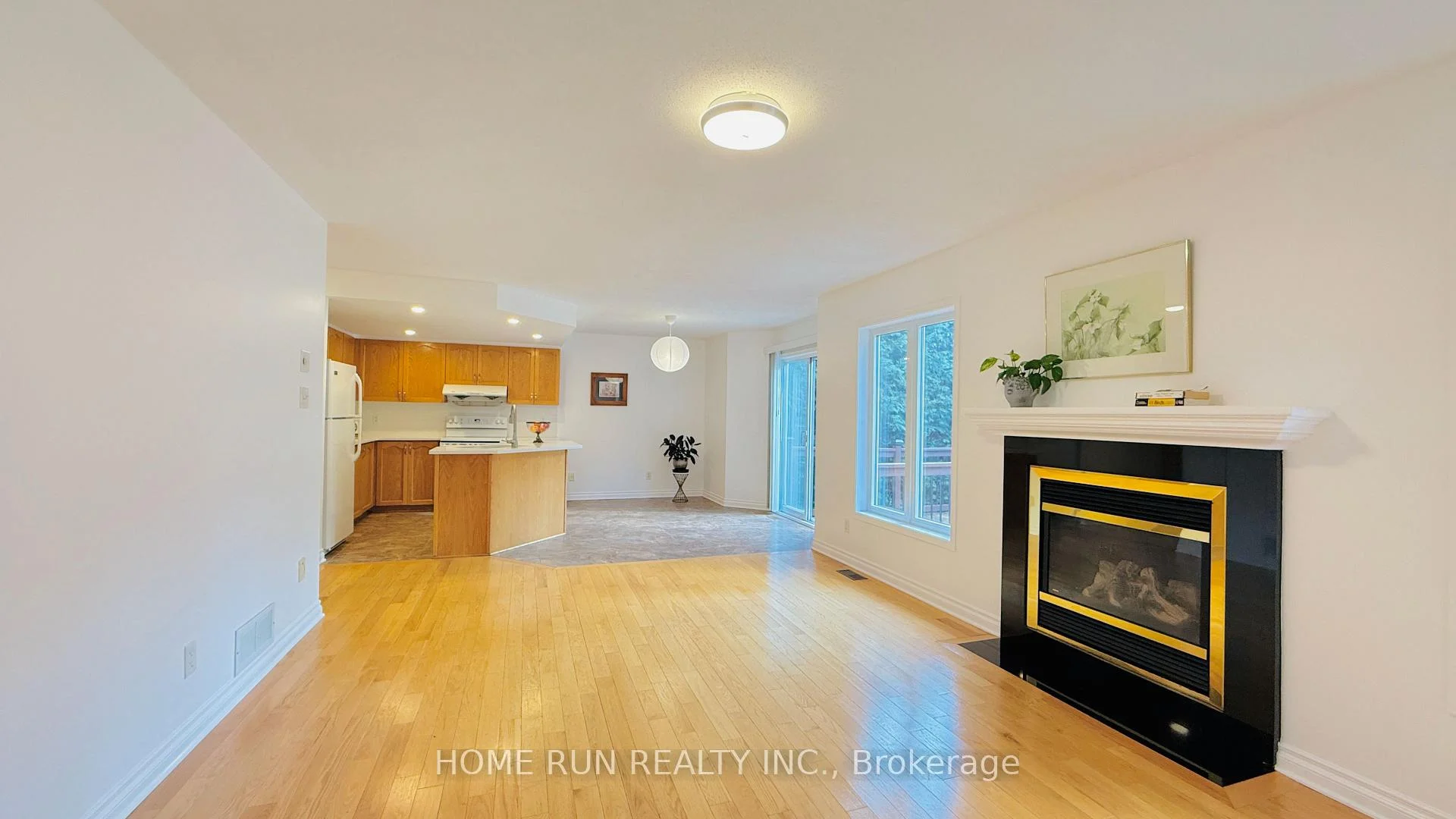 Photo 10 of 41 Brechin Crescent, Ottawa, Kanata - Morgan's Grant/South March — HOMEH