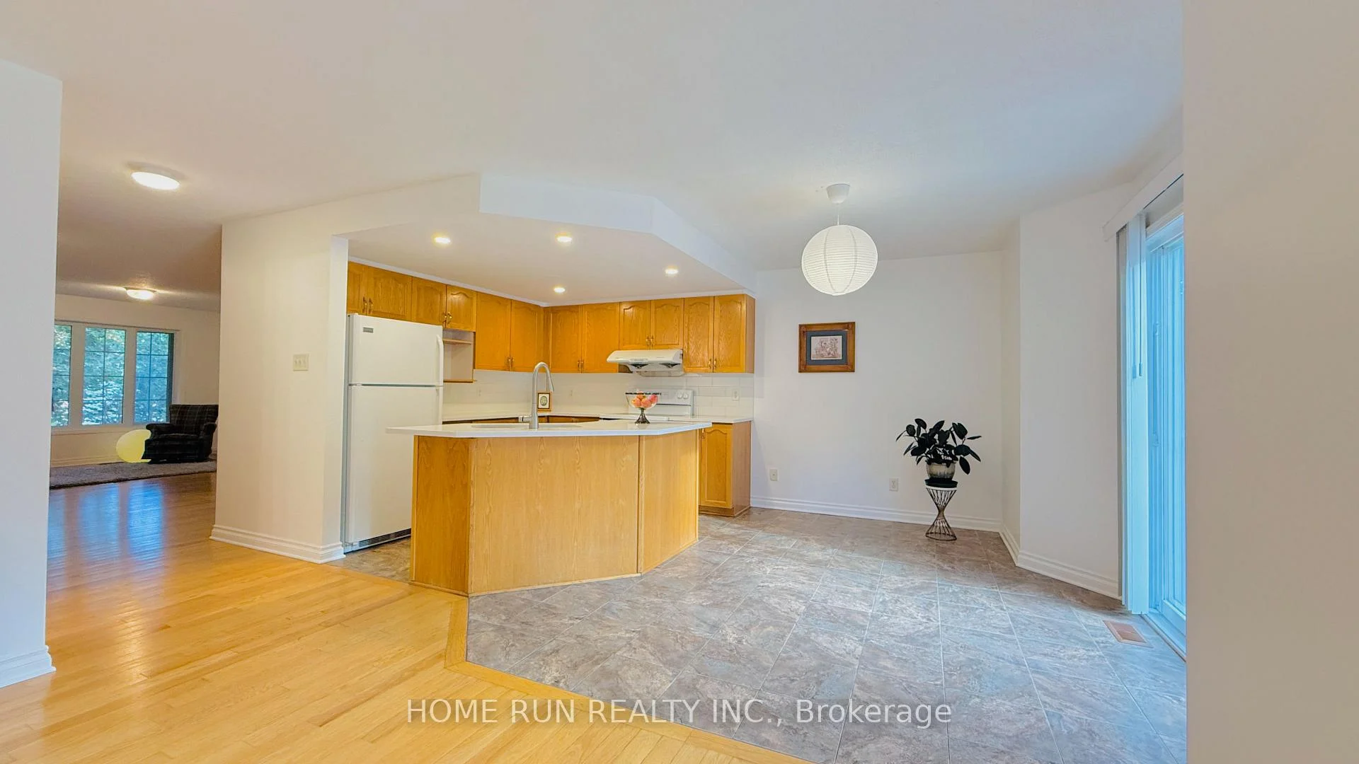 Photo 12 of 41 Brechin Crescent, Ottawa, Kanata - Morgan's Grant/South March — HOMEH