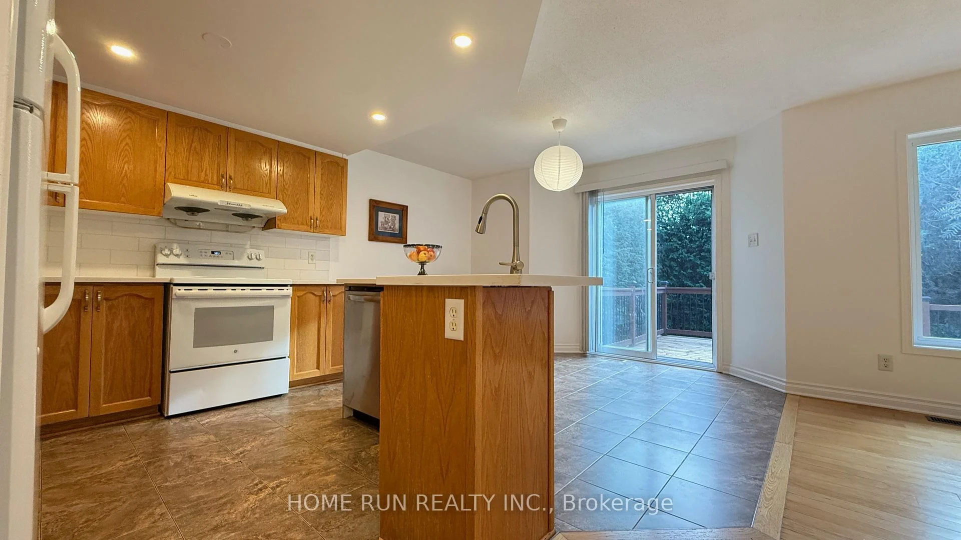 Photo 13 of 41 Brechin Crescent, Ottawa, Kanata - Morgan's Grant/South March — HOMEH