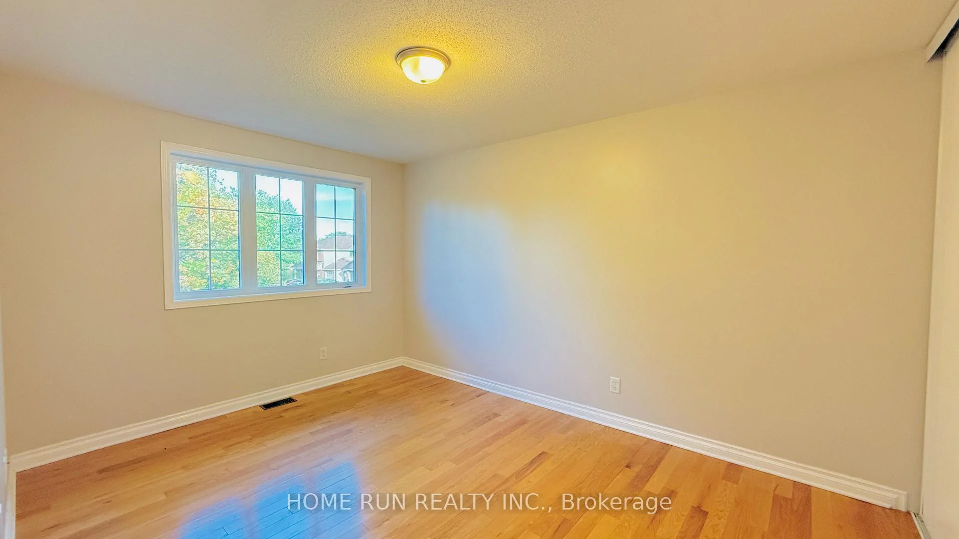 Photo 18 of 41 Brechin Crescent, Ottawa, Kanata - Morgan's Grant/South March — HOMEH