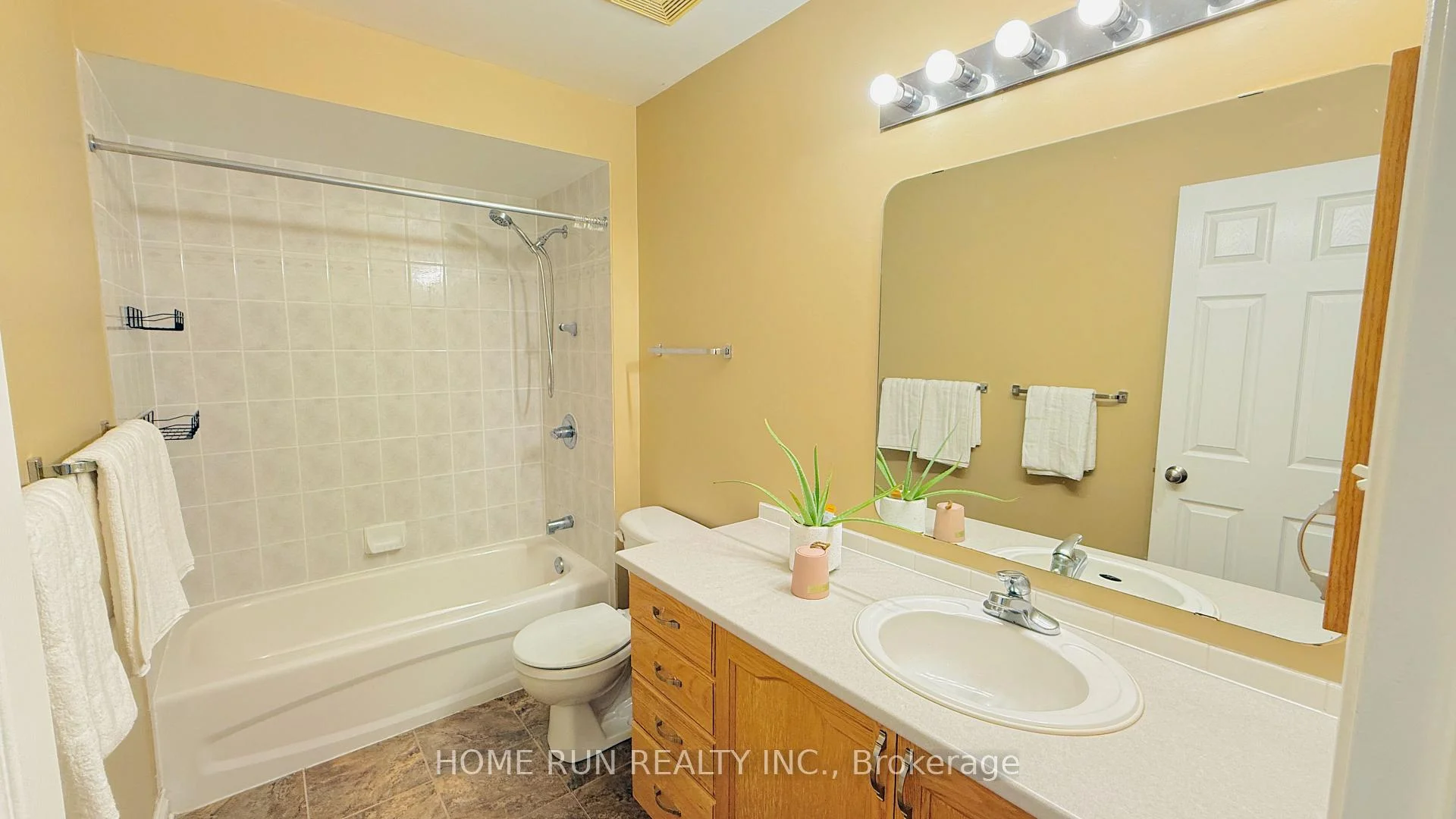 Photo 21 of 41 Brechin Crescent, Ottawa, Kanata - Morgan's Grant/South March — HOMEH