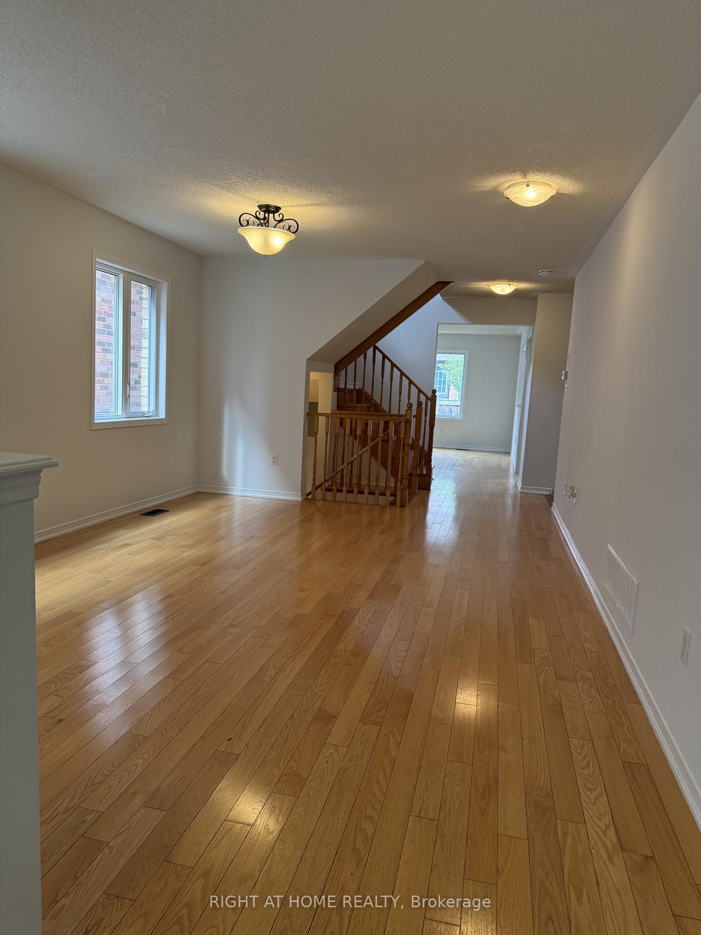 Photo 5 of 427 Chandler Crescent, Milton, Scott — HOMEH