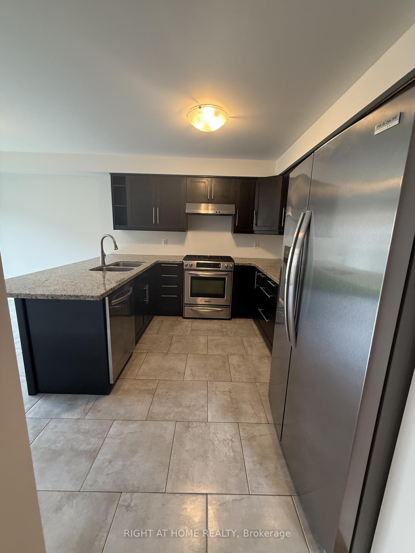 Photo 11 of 427 Chandler Crescent, Milton, Scott — HOMEH