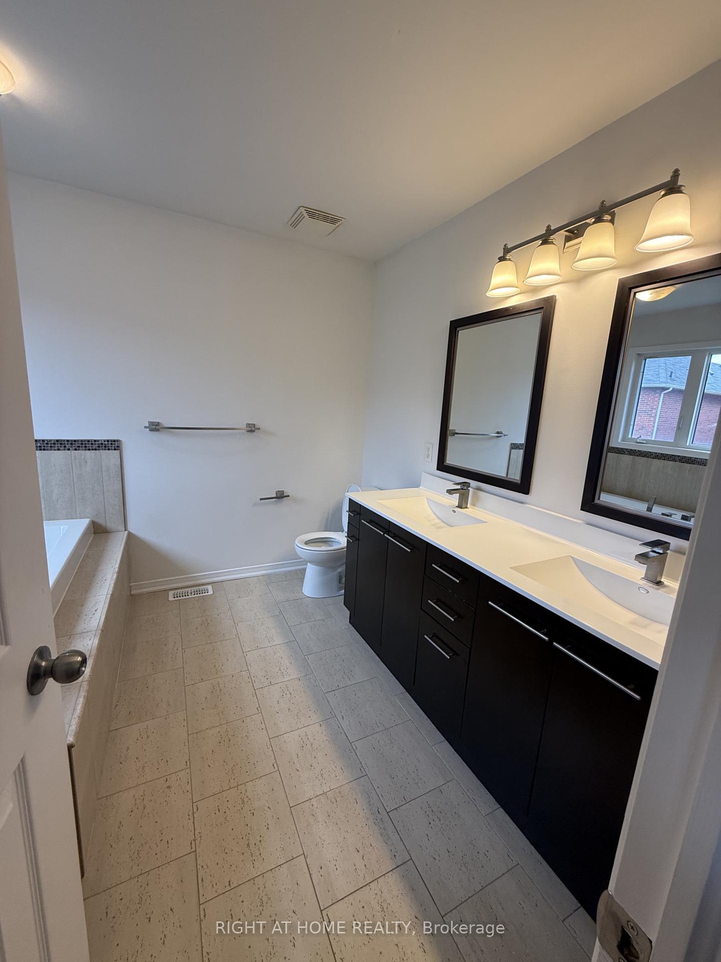 Photo 31 of 427 Chandler Crescent, Milton, Scott — HOMEH
