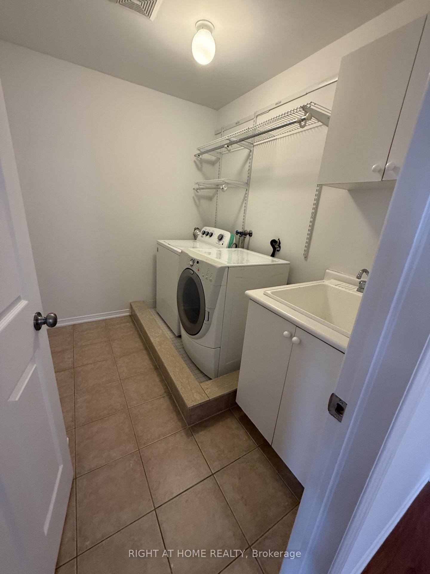 Photo 33 of 427 Chandler Crescent, Milton, Scott — HOMEH