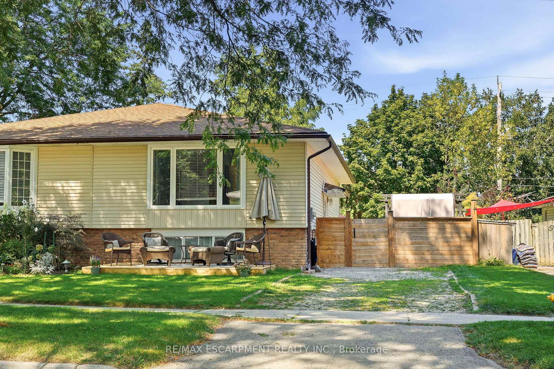 Photo 2 of 3 Glengrove Avenue, Grimsby, Grimsby Beach — HOMEH