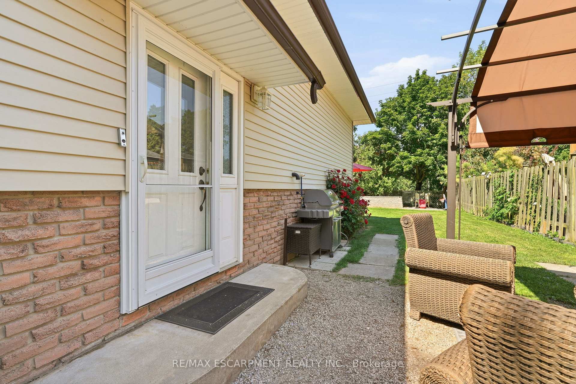 Photo 3 of 3 Glengrove Avenue, Grimsby, Grimsby Beach — HOMEH