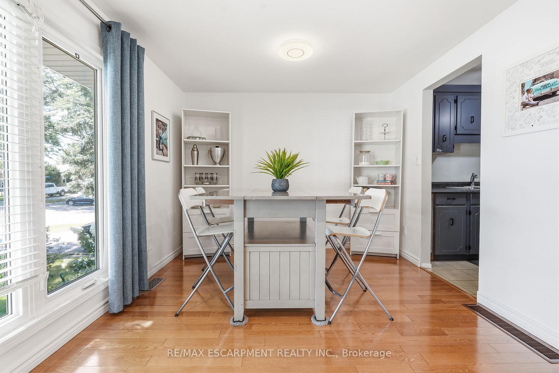 Photo 9 of 3 Glengrove Avenue, Grimsby, Grimsby Beach — HOMEH