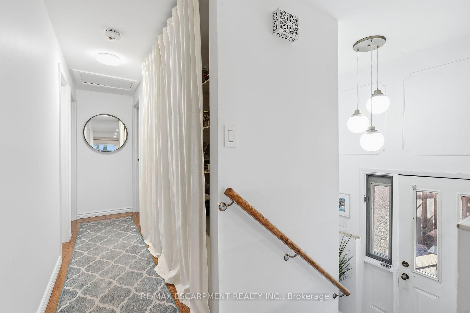 Photo 14 of 3 Glengrove Avenue, Grimsby, Grimsby Beach — HOMEH