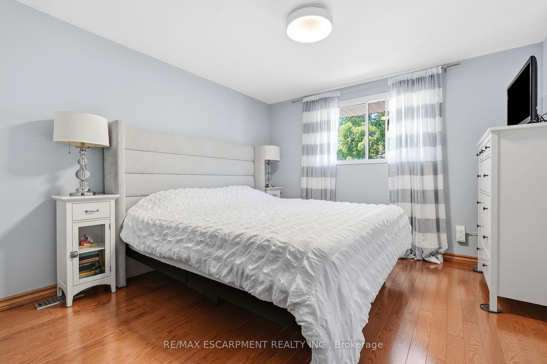 Photo 15 of 3 Glengrove Avenue, Grimsby, Grimsby Beach — HOMEH