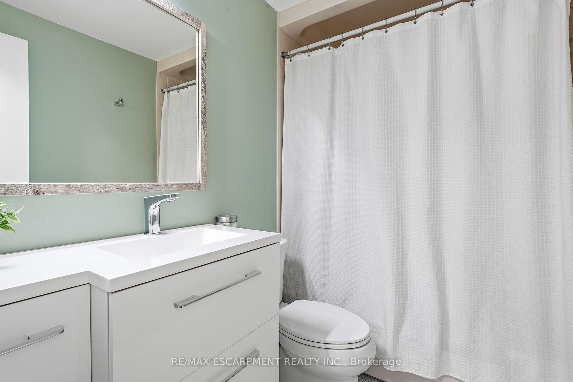 Photo 17 of 3 Glengrove Avenue, Grimsby, Grimsby Beach — HOMEH