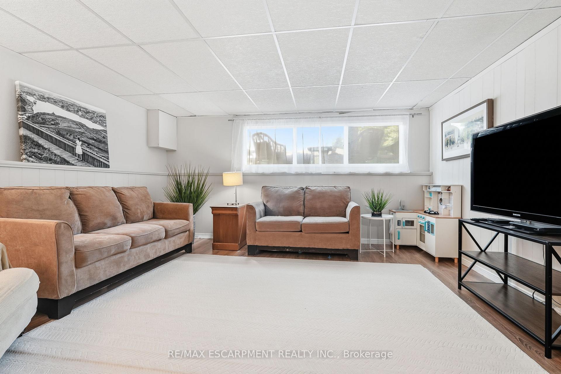 Photo 19 of 3 Glengrove Avenue, Grimsby, Grimsby Beach — HOMEH