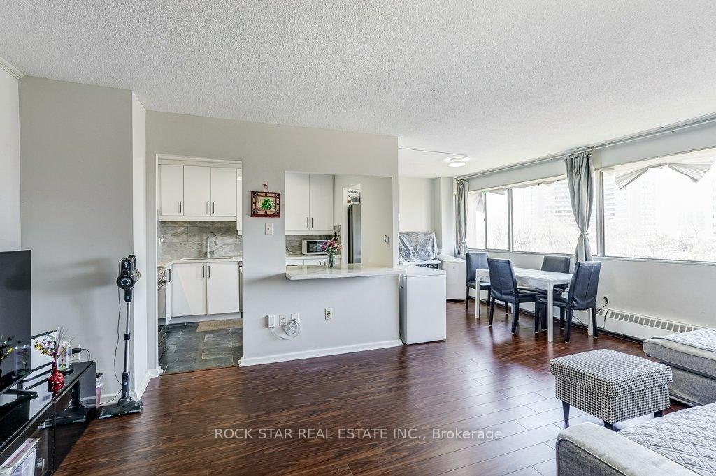 Photo 7 of Unit 708, 10 Sunny Glenway, Toronto, Flemingdon Park — HOMEH