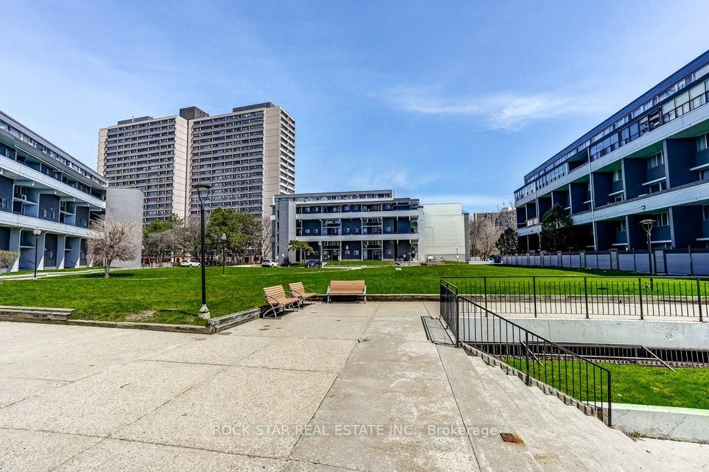 Photo 2 of Unit 708, 10 Sunny Glenway, Toronto, Flemingdon Park — HOMEH