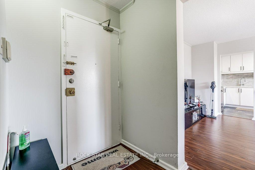 Photo 4 of Unit 708, 10 Sunny Glenway, Toronto, Flemingdon Park — HOMEH