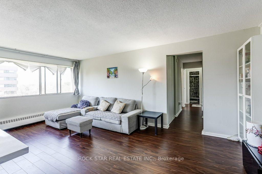 Photo 8 of Unit 708, 10 Sunny Glenway, Toronto, Flemingdon Park — HOMEH