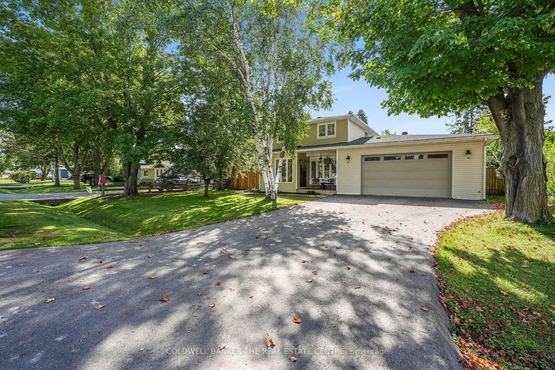 Photo 2 of 205 Sunset Crescent, Innisfil, Stroud — HOMEH