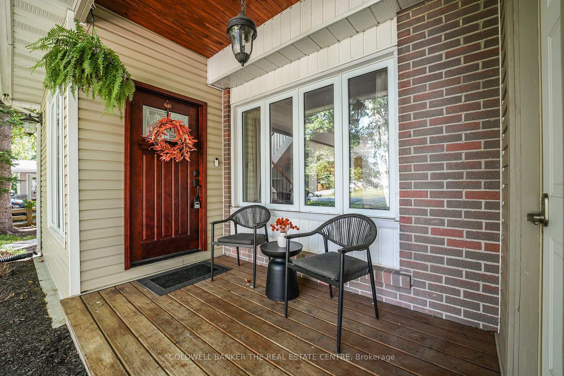 Photo 4 of 205 Sunset Crescent, Innisfil, Stroud — HOMEH