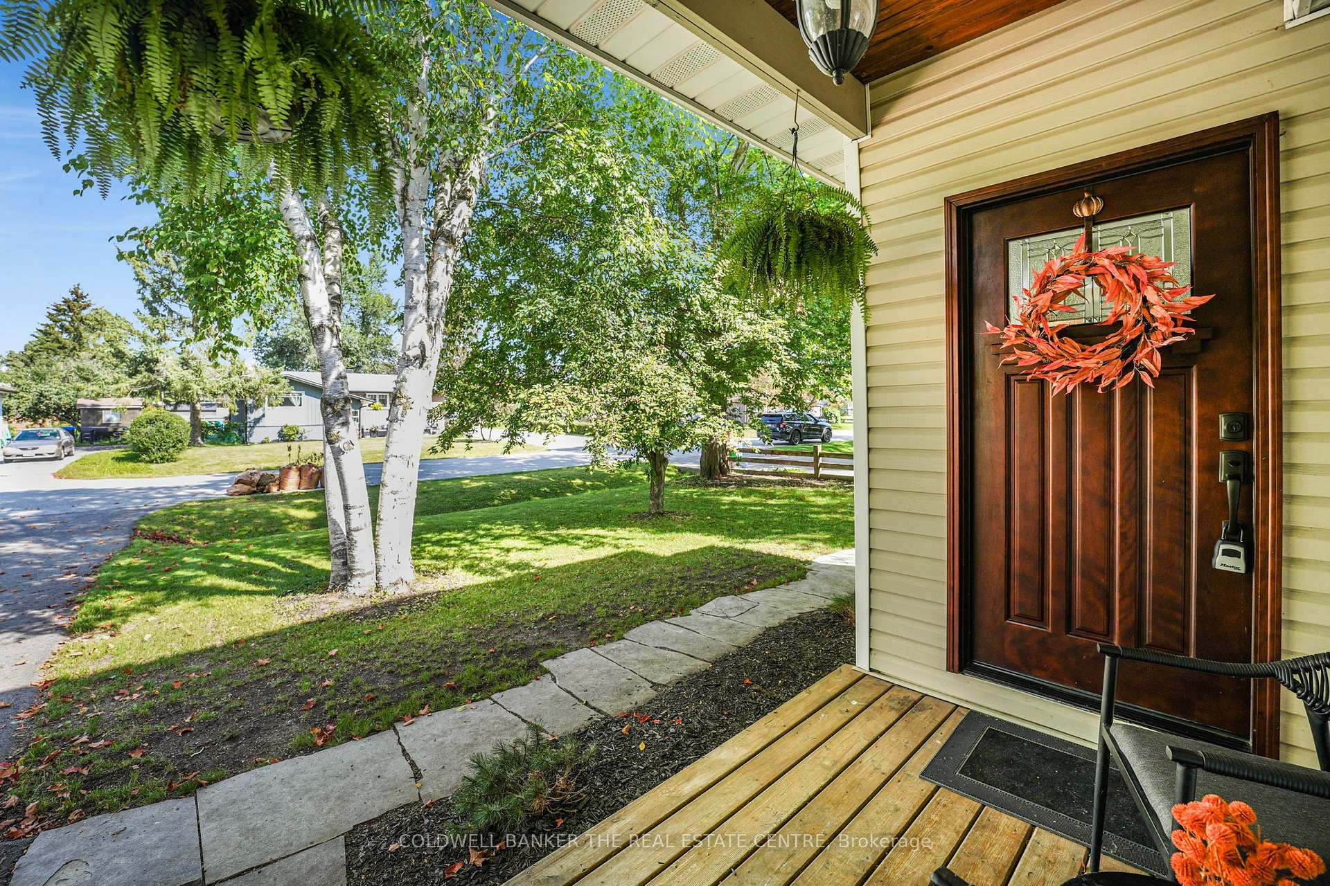 Photo 5 of 205 Sunset Crescent, Innisfil, Stroud — HOMEH