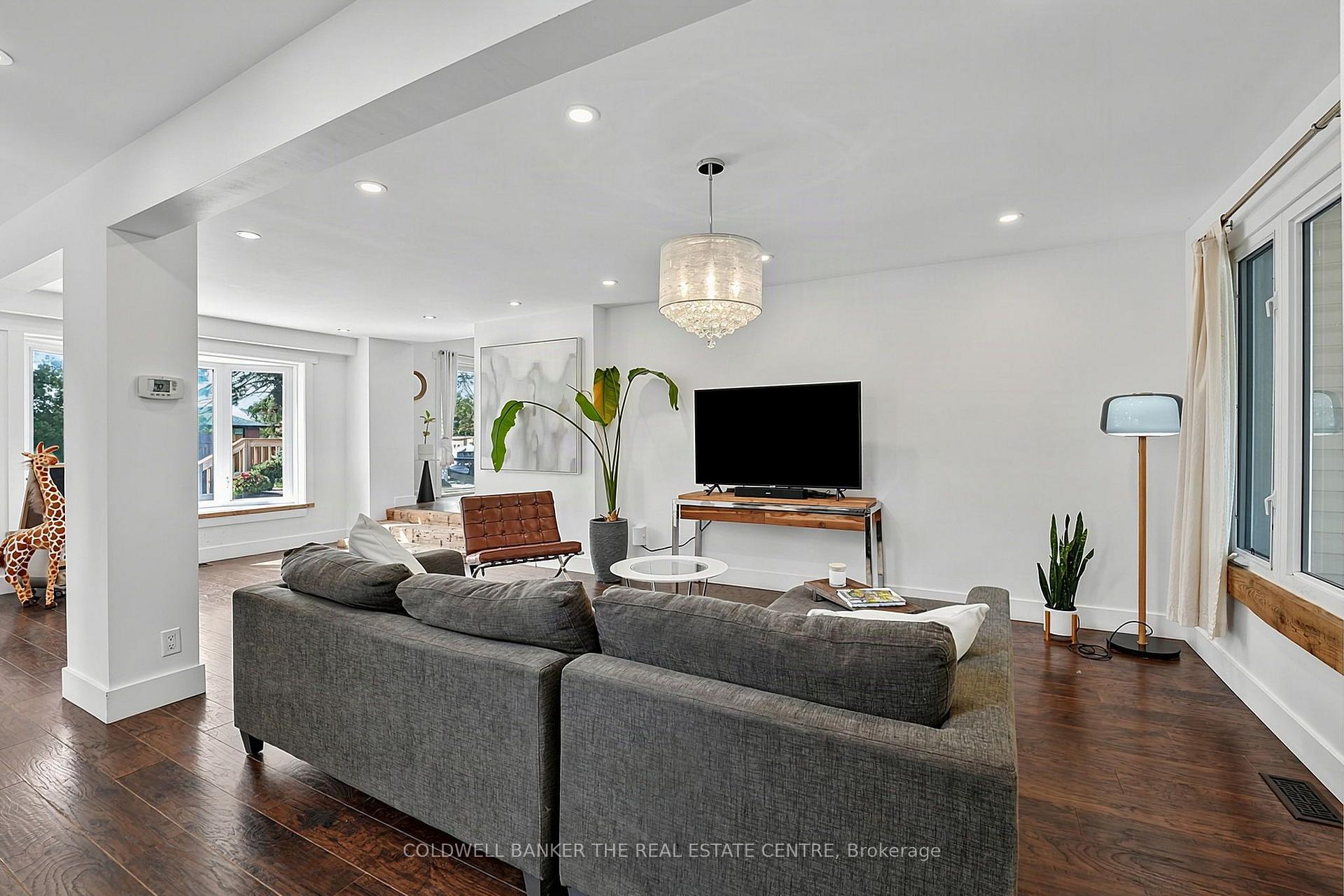 Photo 8 of 205 Sunset Crescent, Innisfil, Stroud — HOMEH