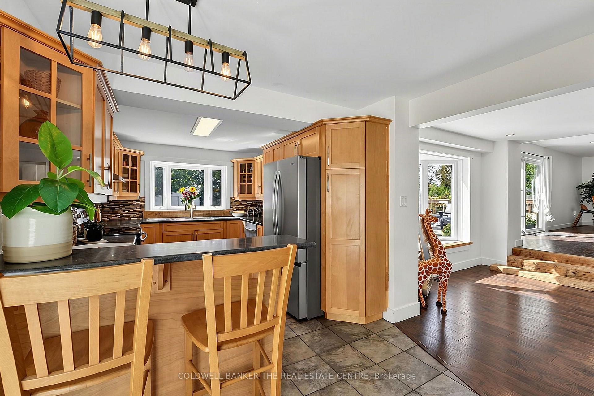 Photo 13 of 205 Sunset Crescent, Innisfil, Stroud — HOMEH