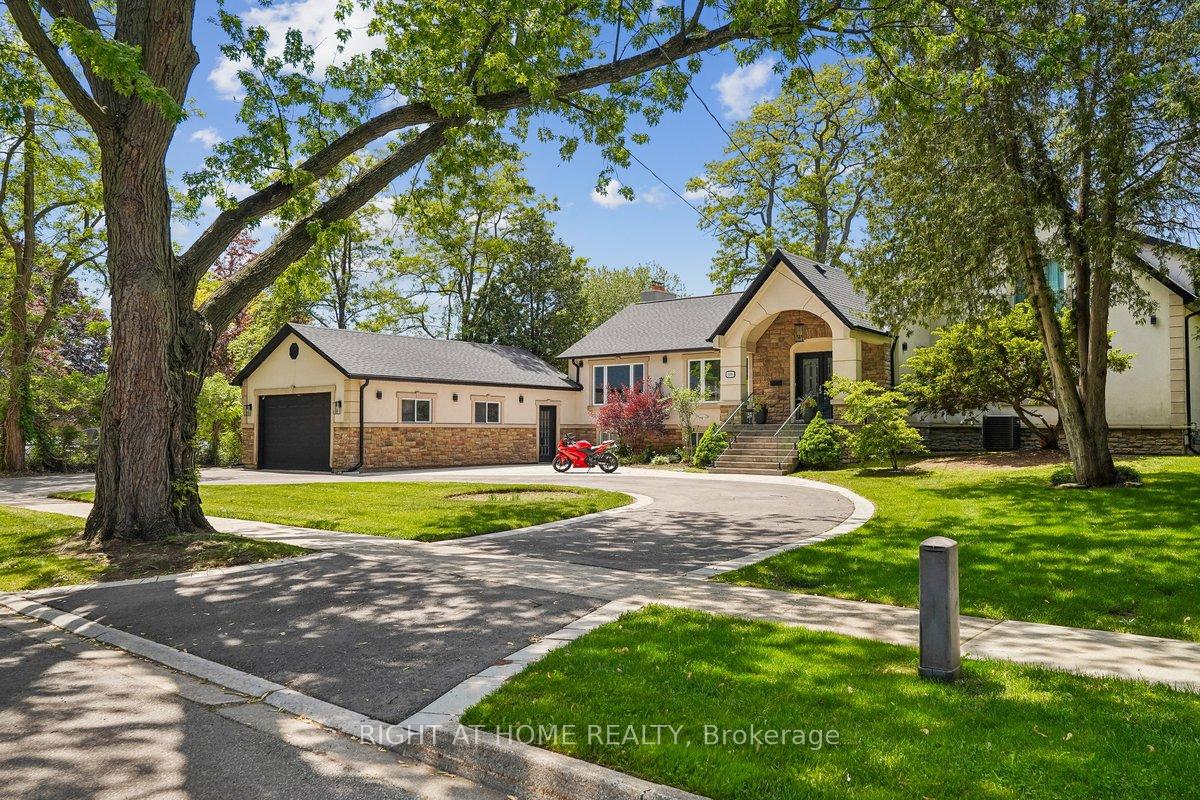 Photo 2 of 2090 Stonehouse Crescent, Mississauga, Sheridan — HOMEH