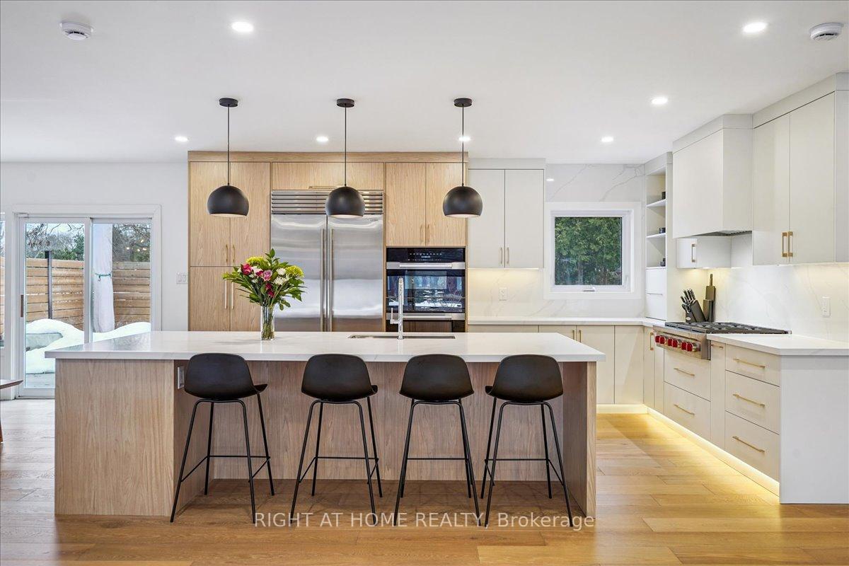 Photo 5 of 2090 Stonehouse Crescent, Mississauga, Sheridan — HOMEH