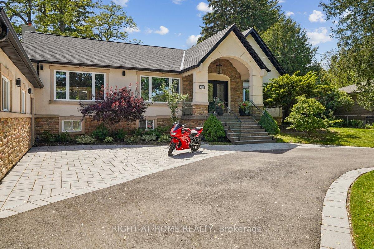 Photo 6 of 2090 Stonehouse Crescent, Mississauga, Sheridan — HOMEH