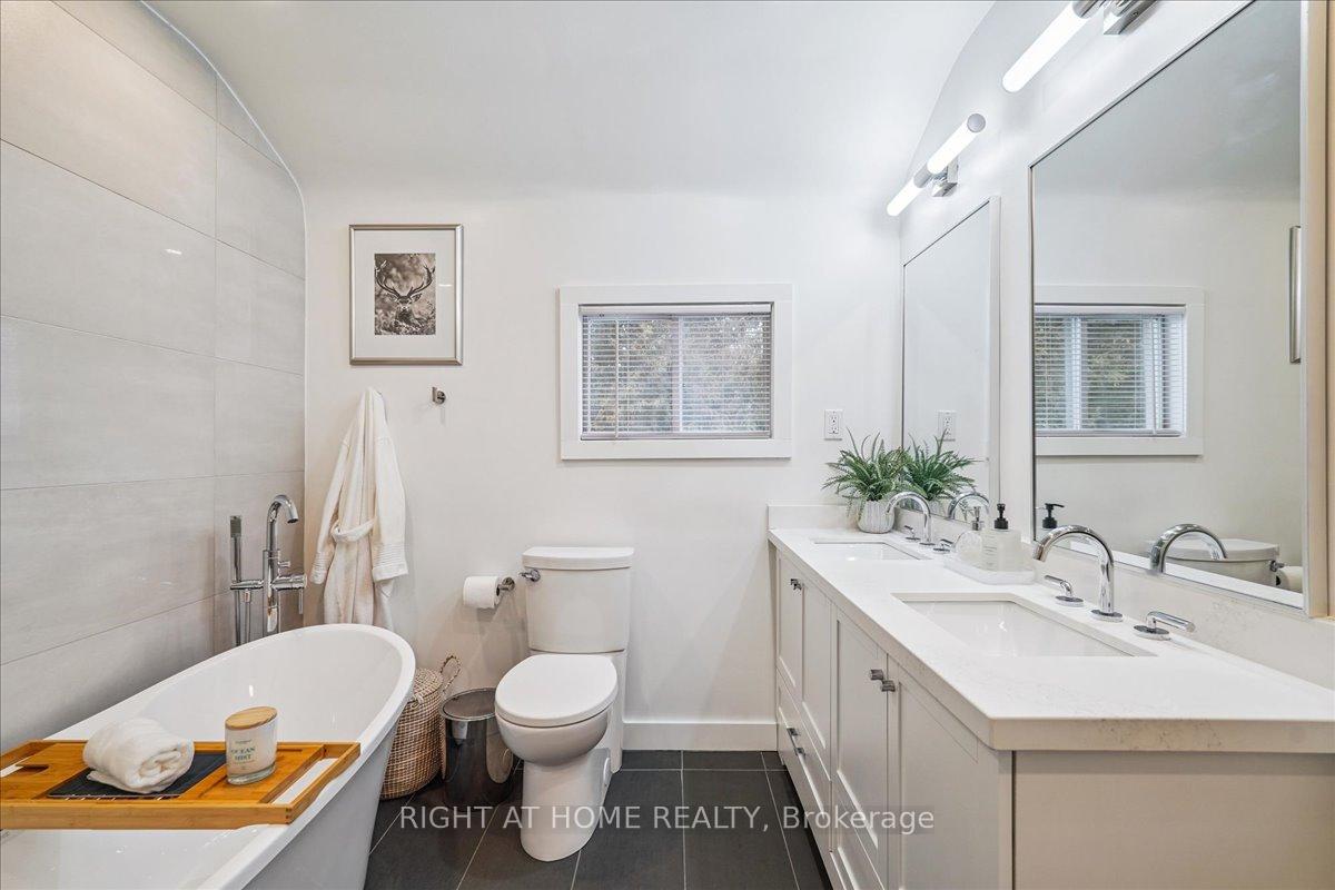 Photo 16 of 2090 Stonehouse Crescent, Mississauga, Sheridan — HOMEH