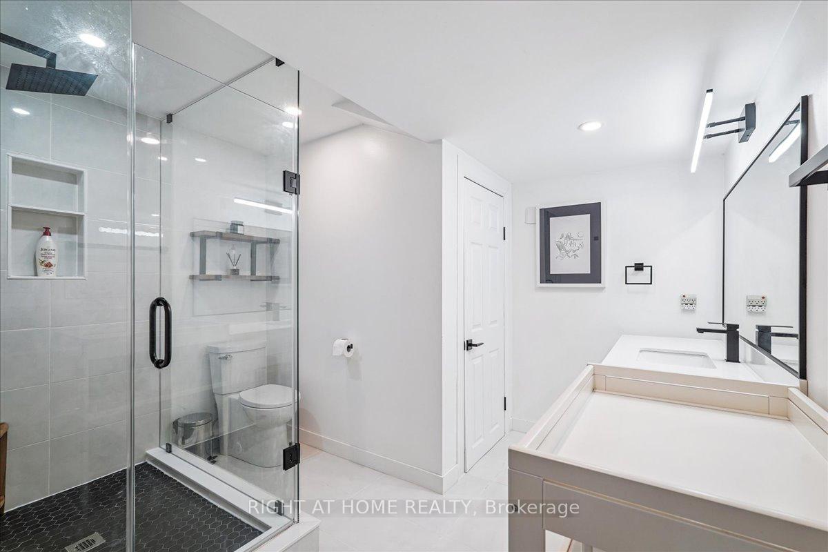 Photo 23 of 2090 Stonehouse Crescent, Mississauga, Sheridan — HOMEH