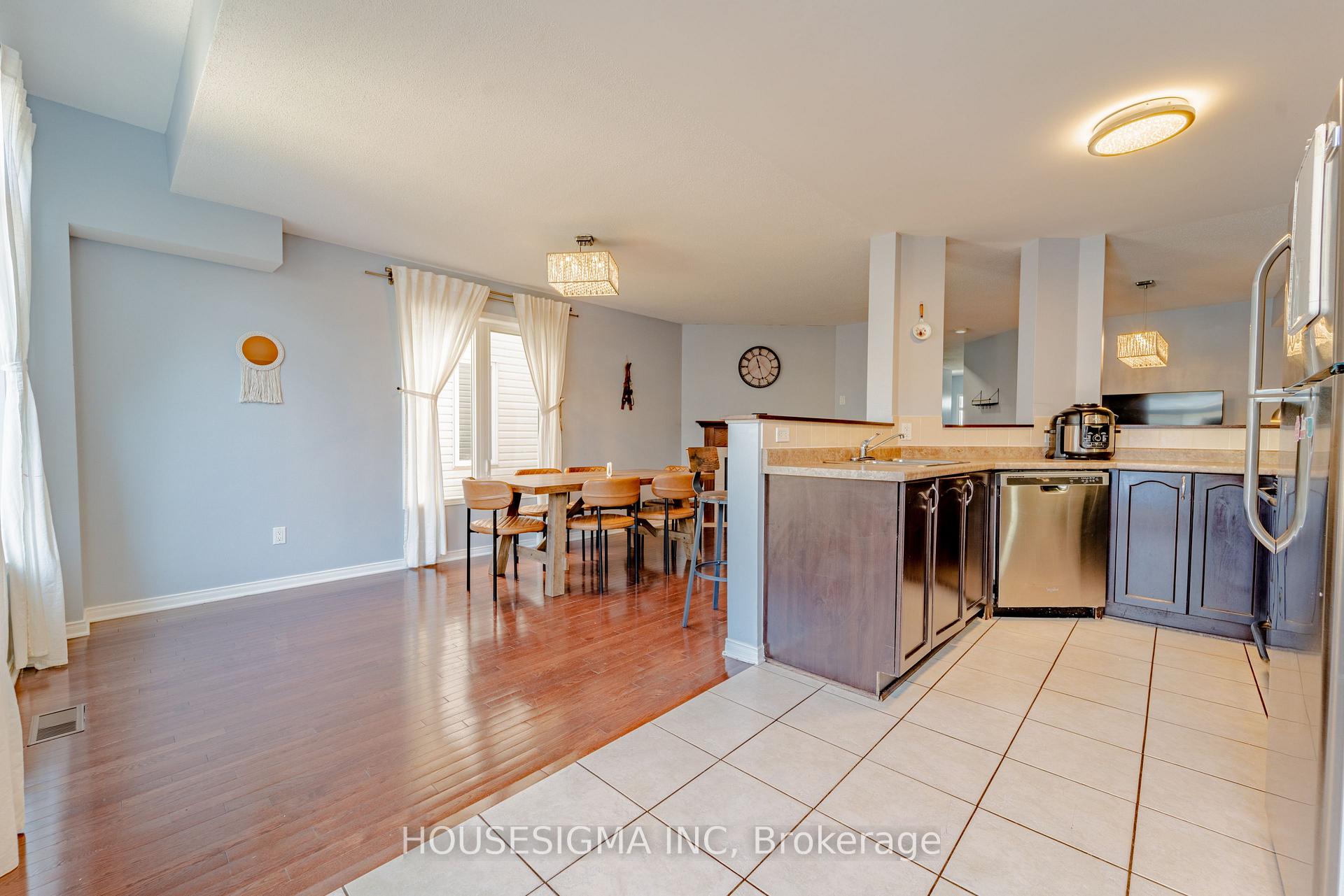 Photo 11 of 407 Dusk Private, Ottawa, Fallingbrook/Gardenway South — HOMEH