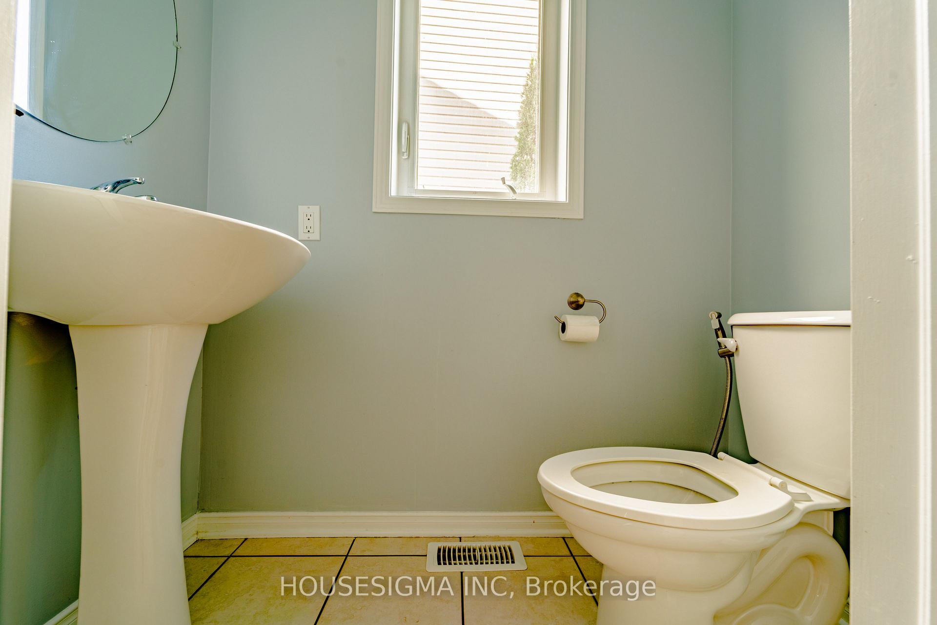 Photo 13 of 407 Dusk Private, Ottawa, Fallingbrook/Gardenway South — HOMEH