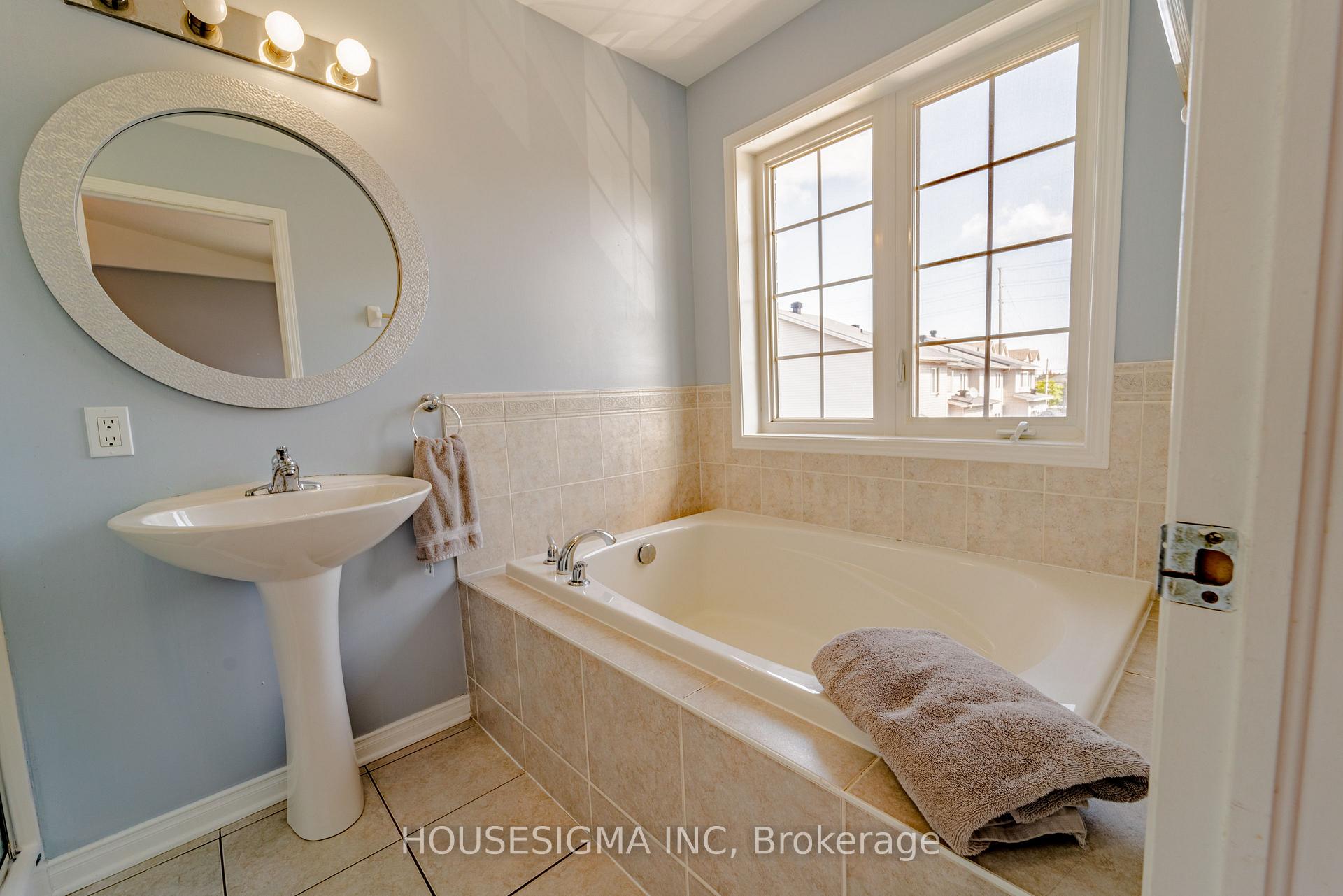 Photo 32 of 407 Dusk Private, Ottawa, Fallingbrook/Gardenway South — HOMEH
