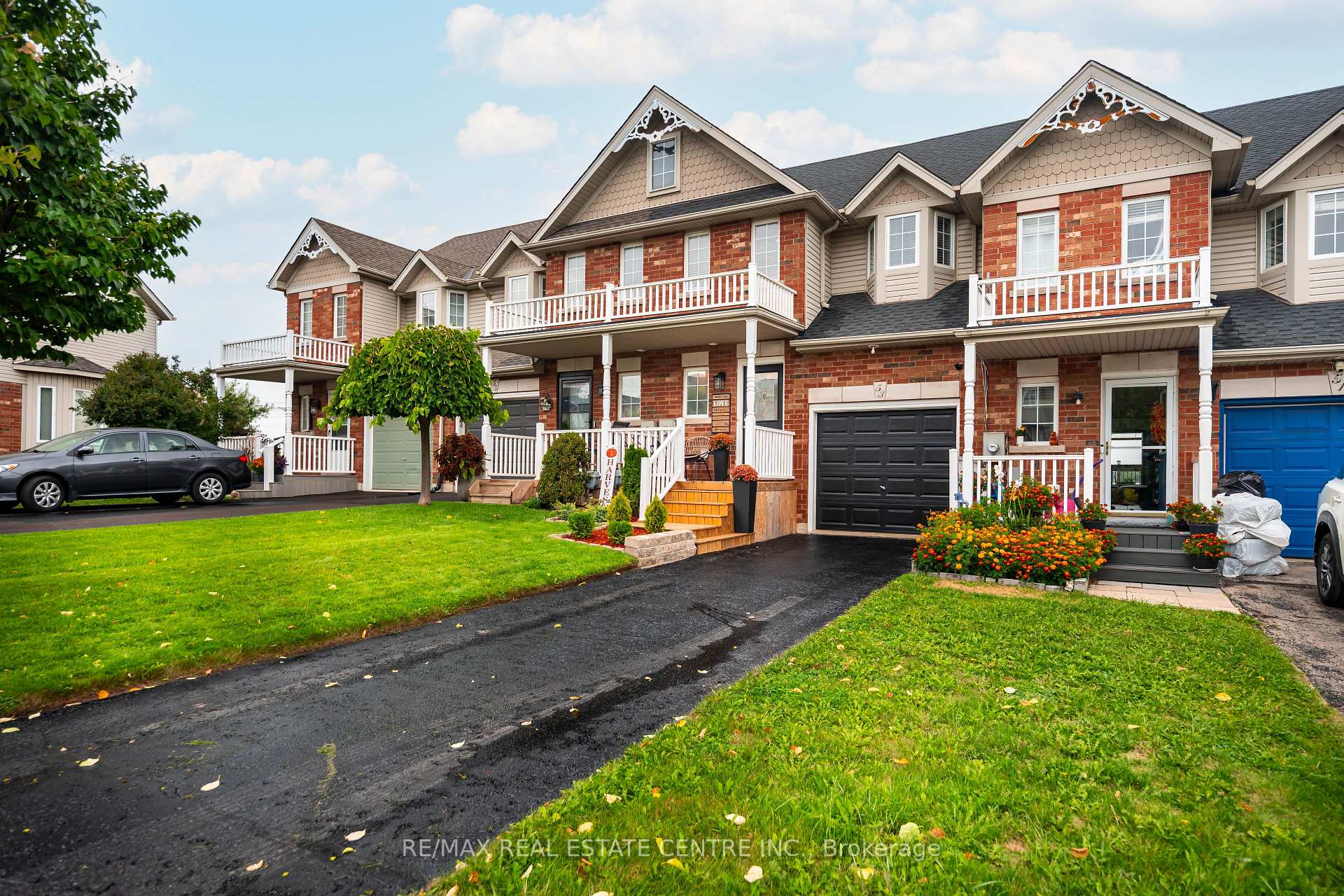 Photo 2 of 53 Benjamin Crescent, Orangeville — HOMEH