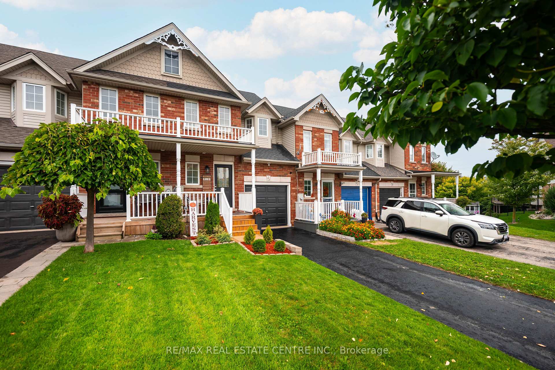Photo 3 of 53 Benjamin Crescent, Orangeville — HOMEH