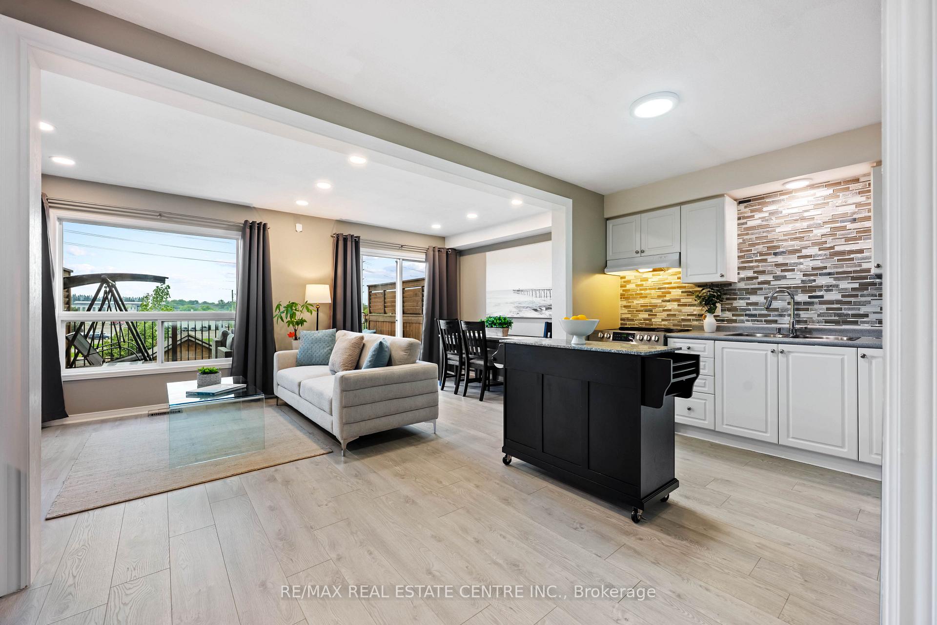 Photo 9 of 53 Benjamin Crescent, Orangeville — HOMEH