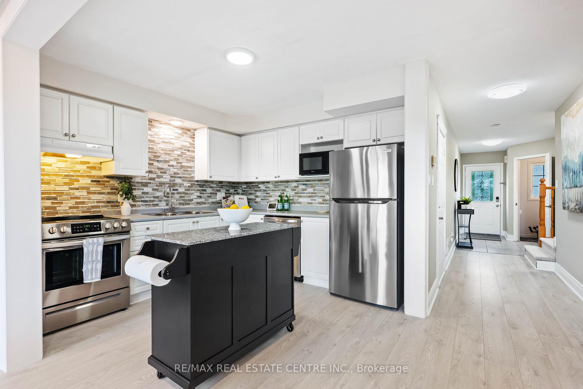 Photo 10 of 53 Benjamin Crescent, Orangeville — HOMEH