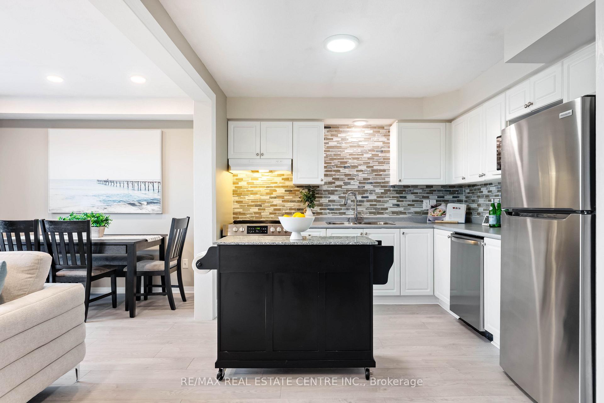 Photo 11 of 53 Benjamin Crescent, Orangeville — HOMEH