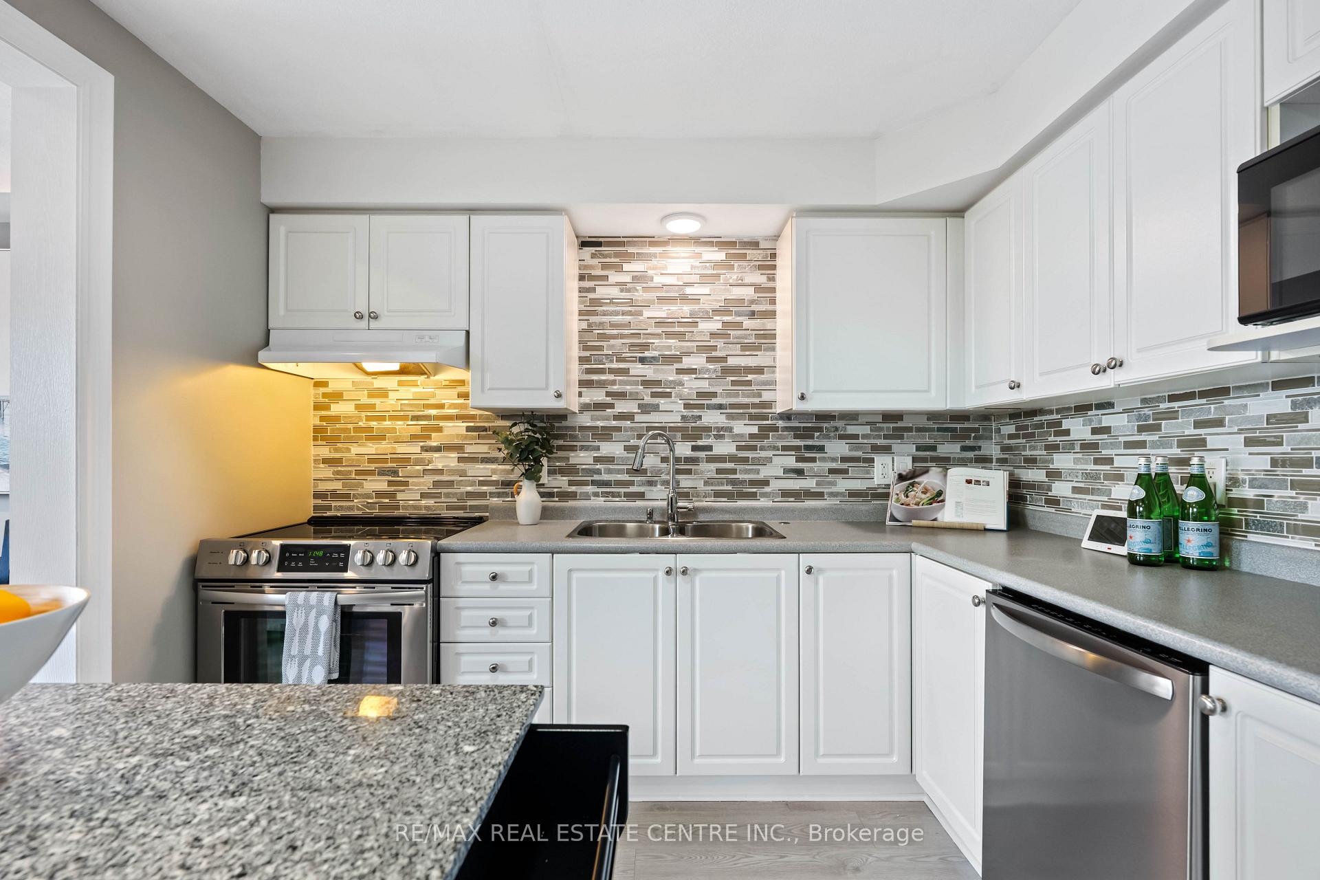 Photo 12 of 53 Benjamin Crescent, Orangeville — HOMEH