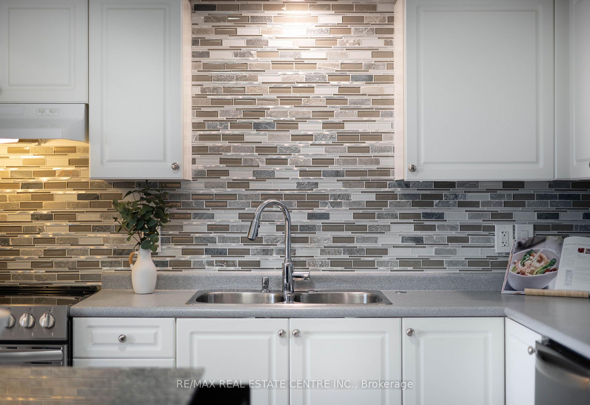Photo 14 of 53 Benjamin Crescent, Orangeville — HOMEH