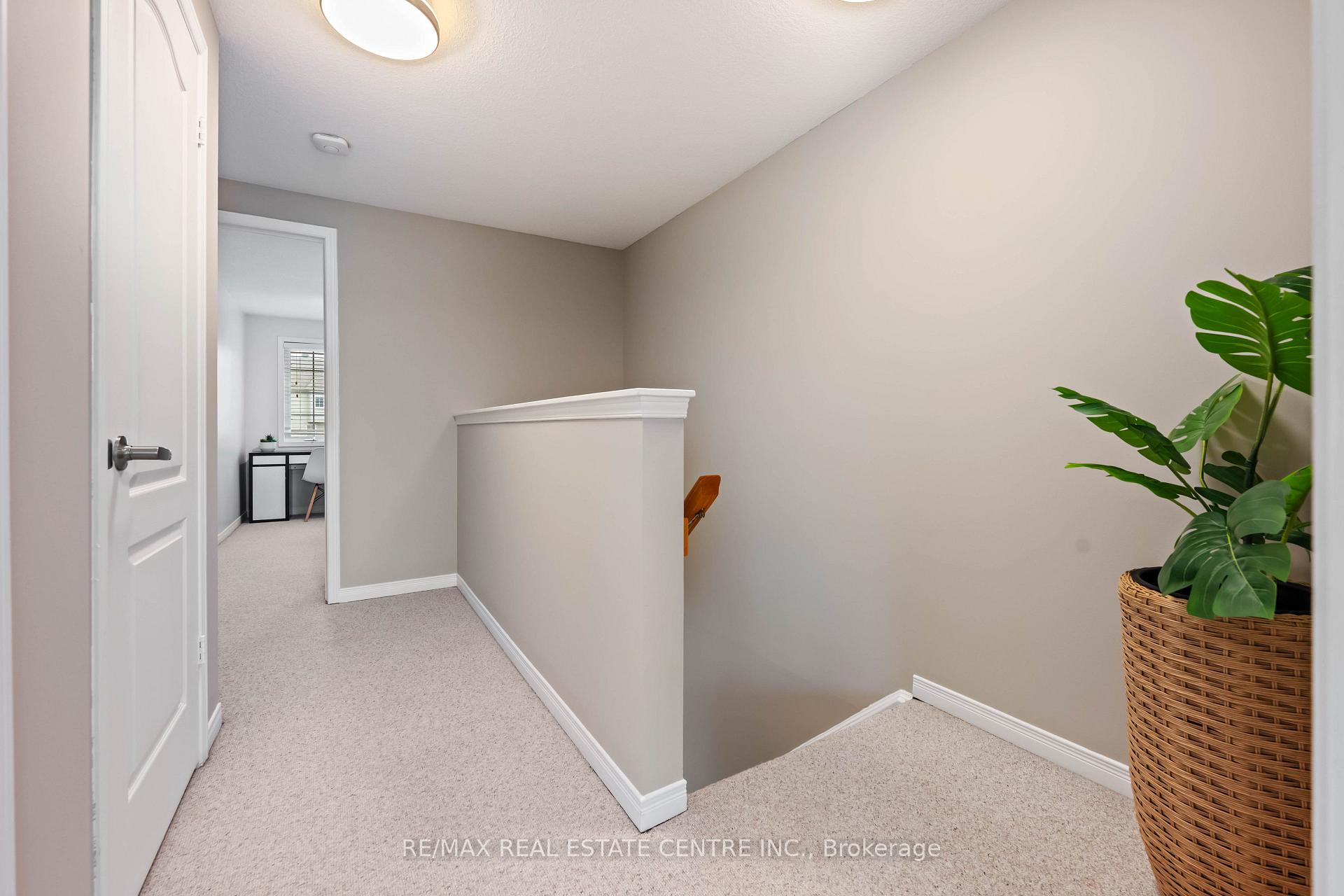 Photo 25 of 53 Benjamin Crescent, Orangeville — HOMEH