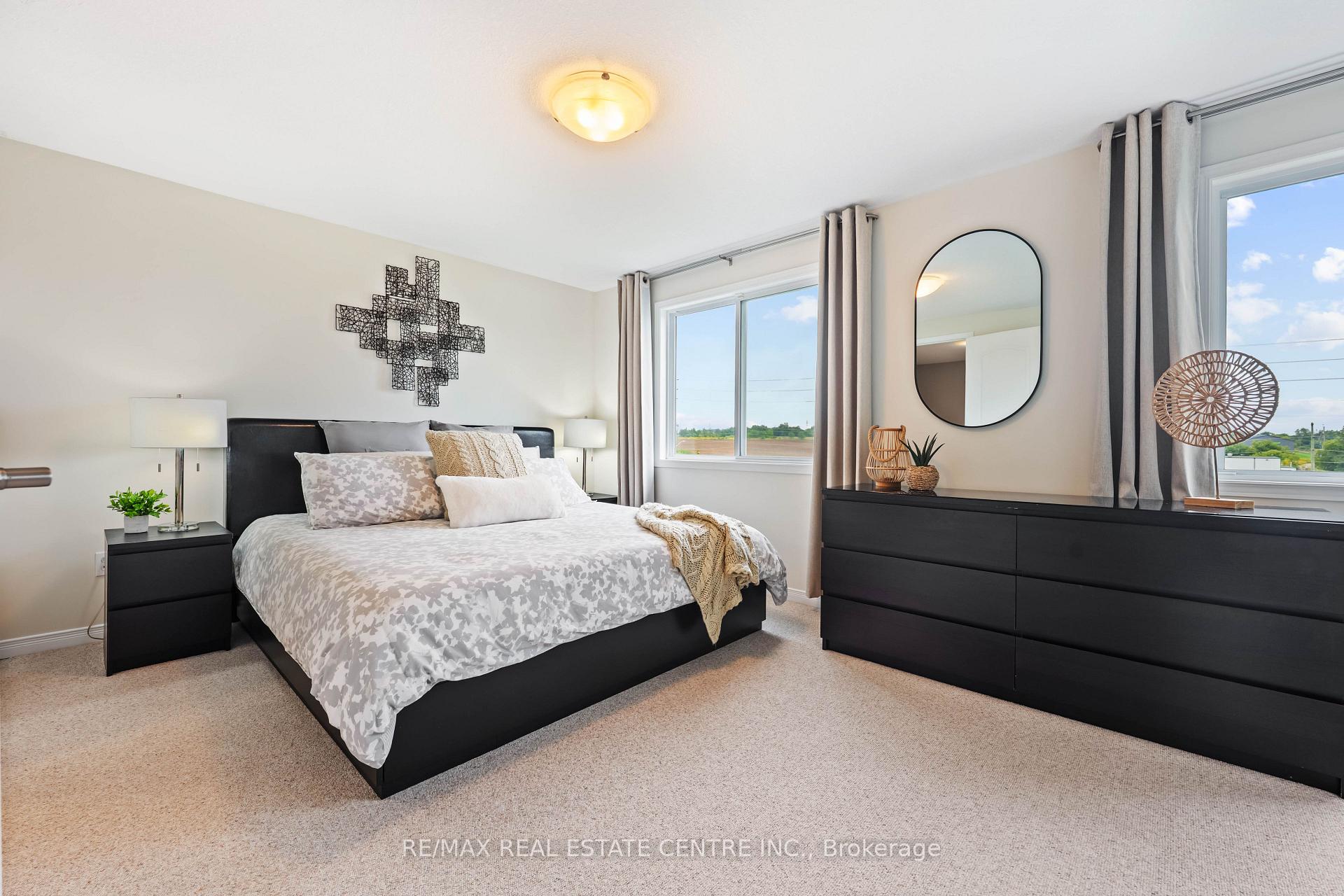 Photo 27 of 53 Benjamin Crescent, Orangeville — HOMEH