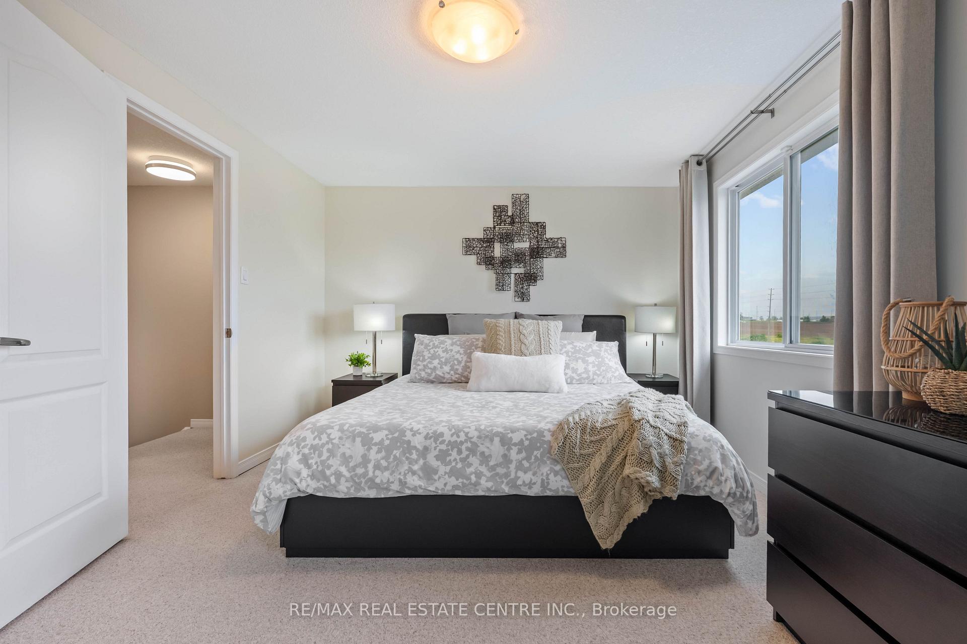 Photo 28 of 53 Benjamin Crescent, Orangeville — HOMEH