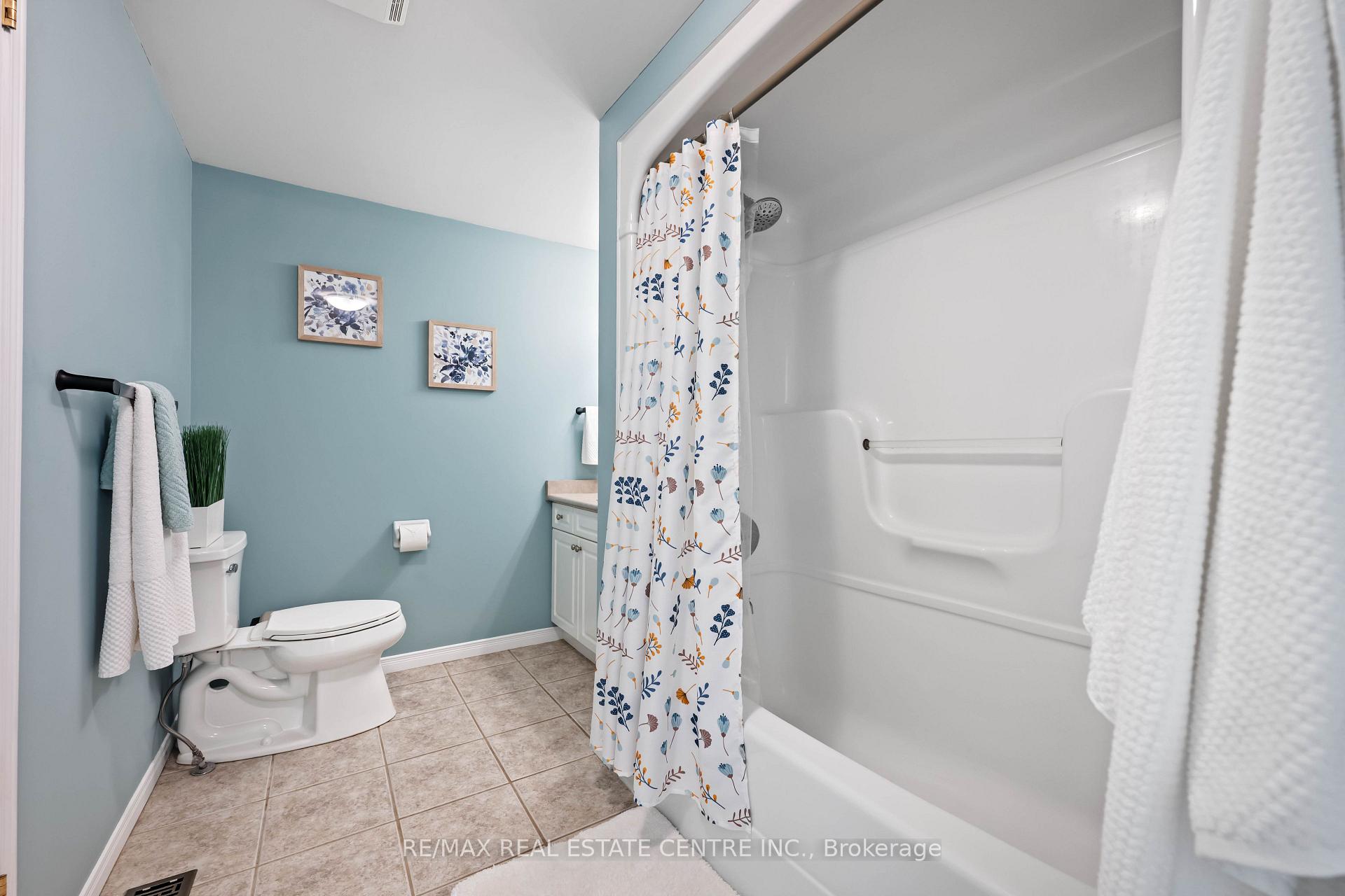 Photo 30 of 53 Benjamin Crescent, Orangeville — HOMEH